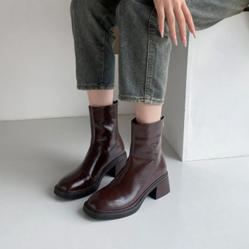 Ursula – Stiefelette Mit Quadratischer Spitze Und Absatz