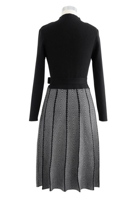 Hedy – Schwarzes Strickkleid mit Fischgrätenmuster und Stehkragen