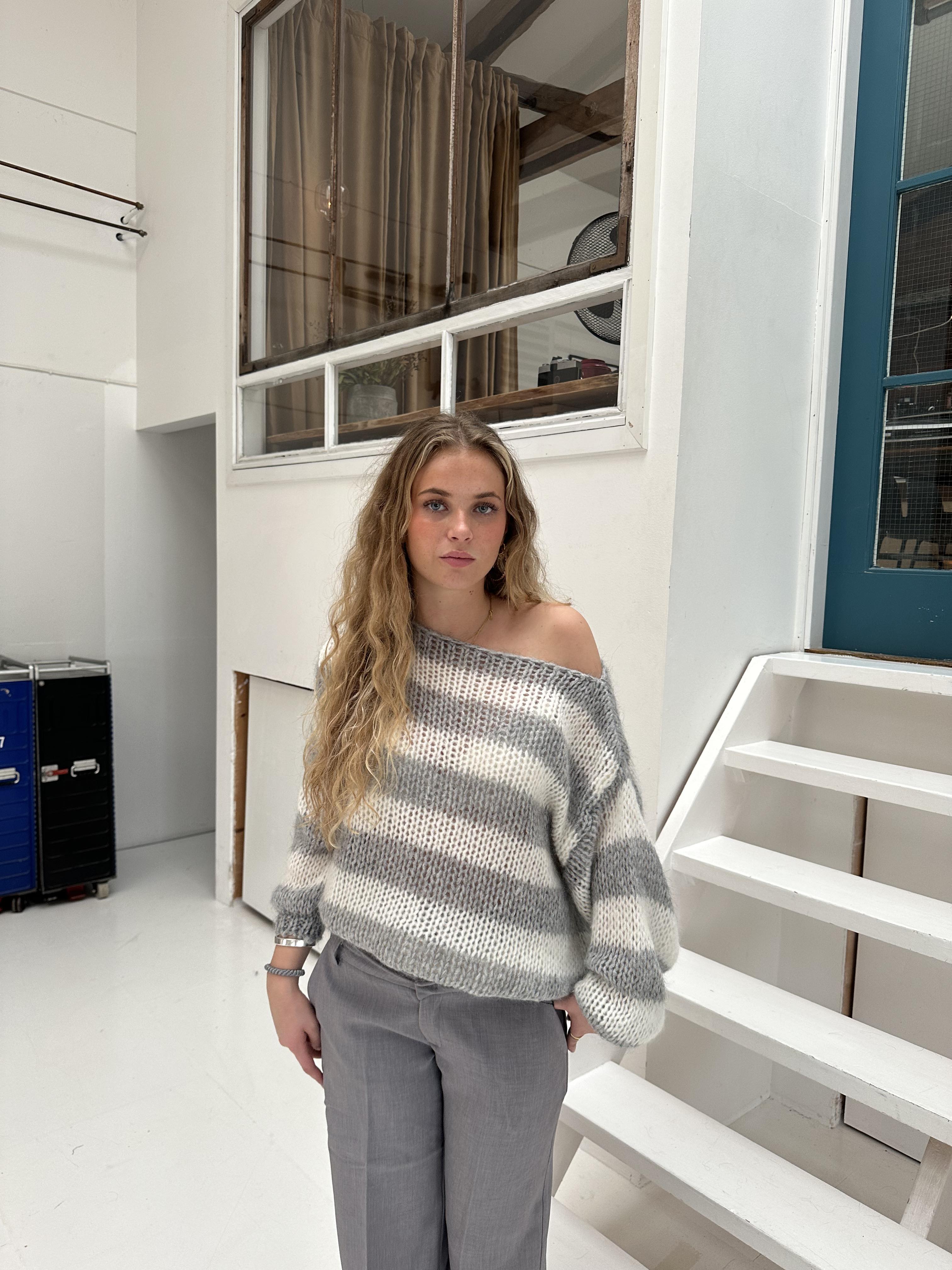 Levora - Striped Knit