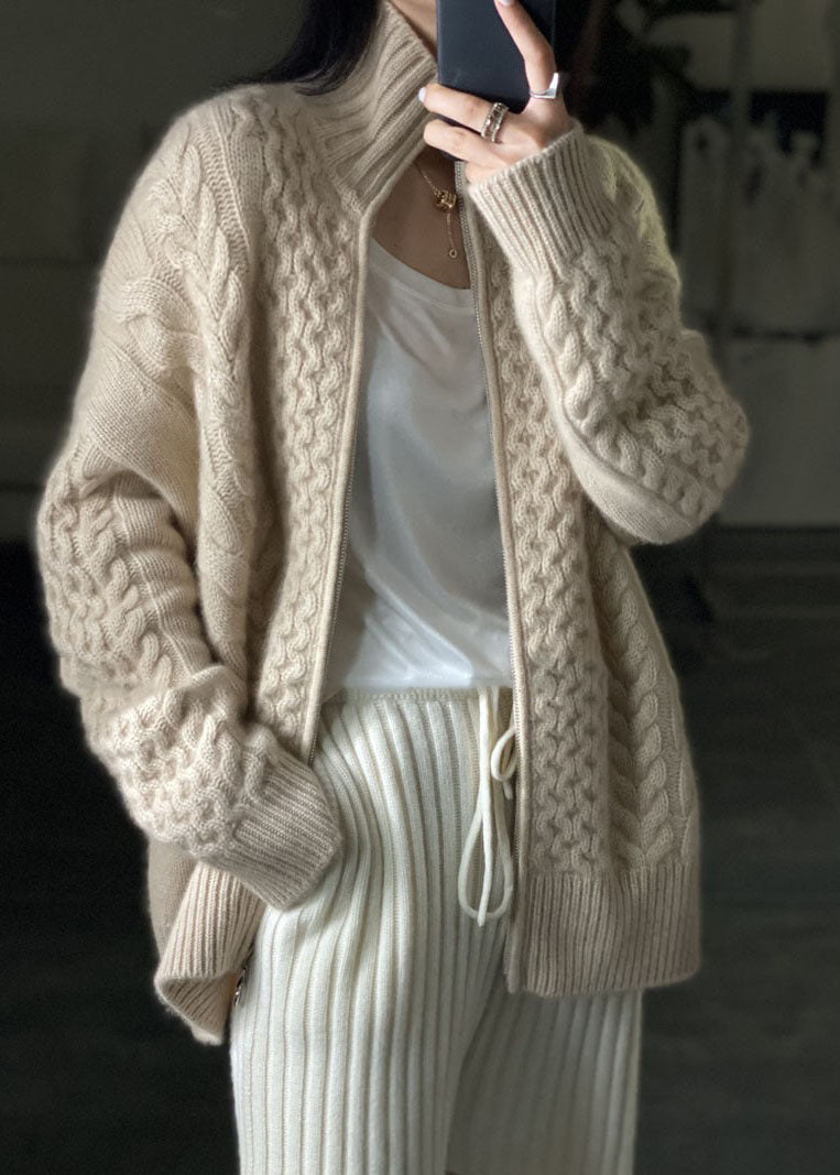 Gisela – Weiche Strickjacke mit hohem Halsausschnitt