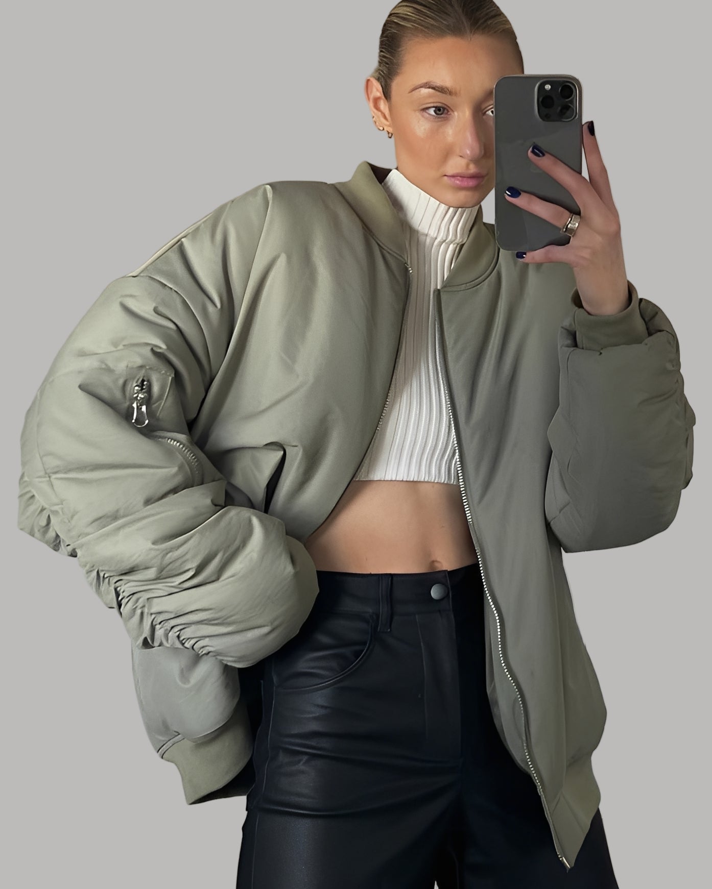 Alexandra – Weit Geschnittene Große Damen-Bomberjacke