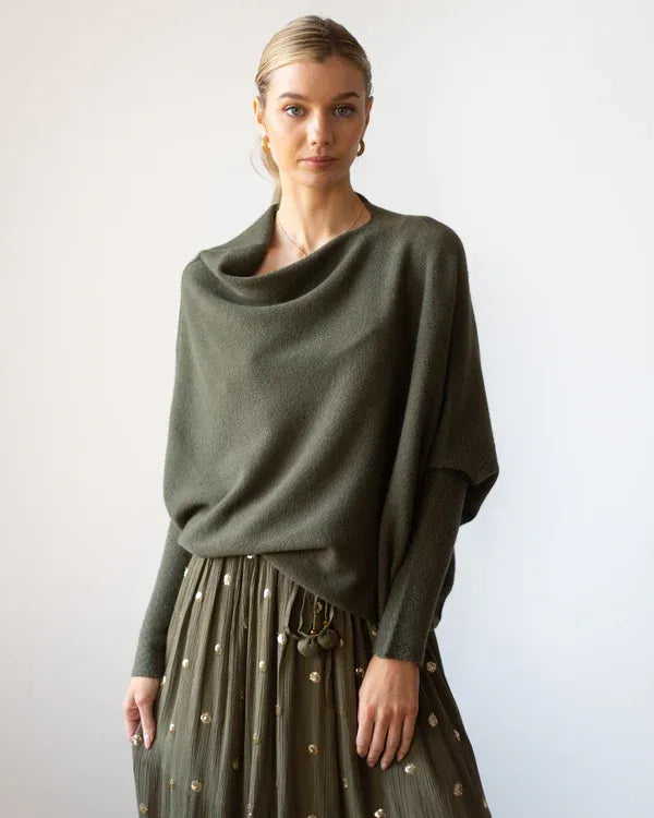 Sabrina – Asymmetrischer Pullover mit Drapierung