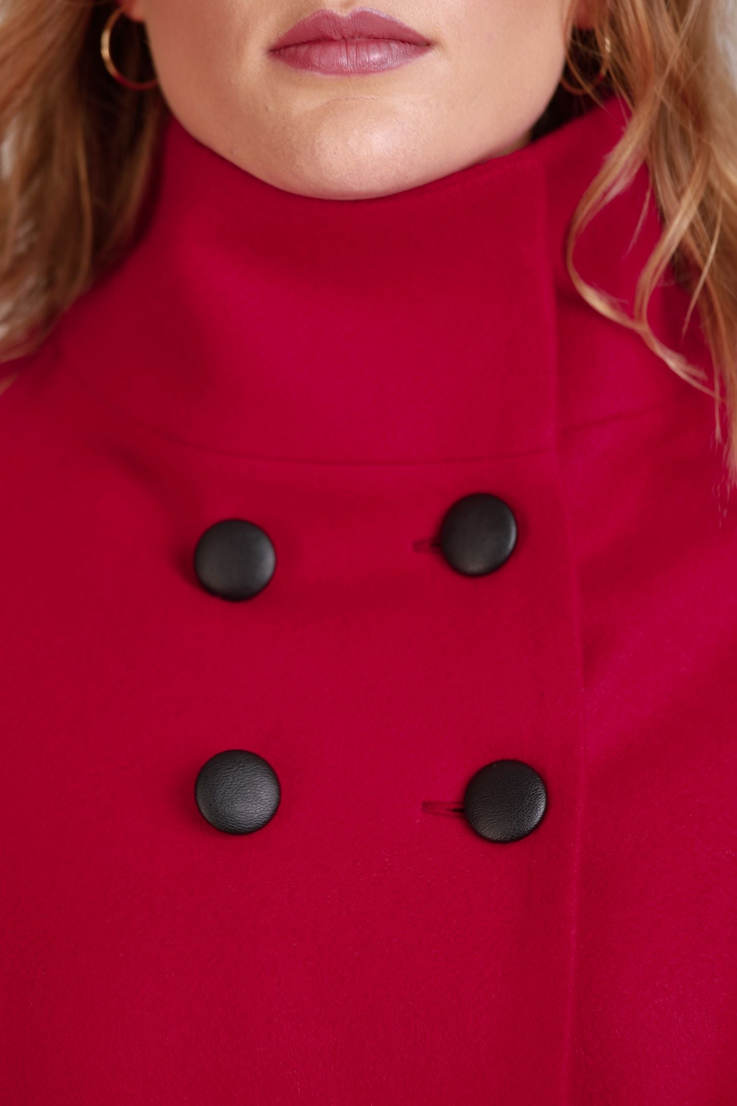 Schwarzer eleganter Cape-Mantel