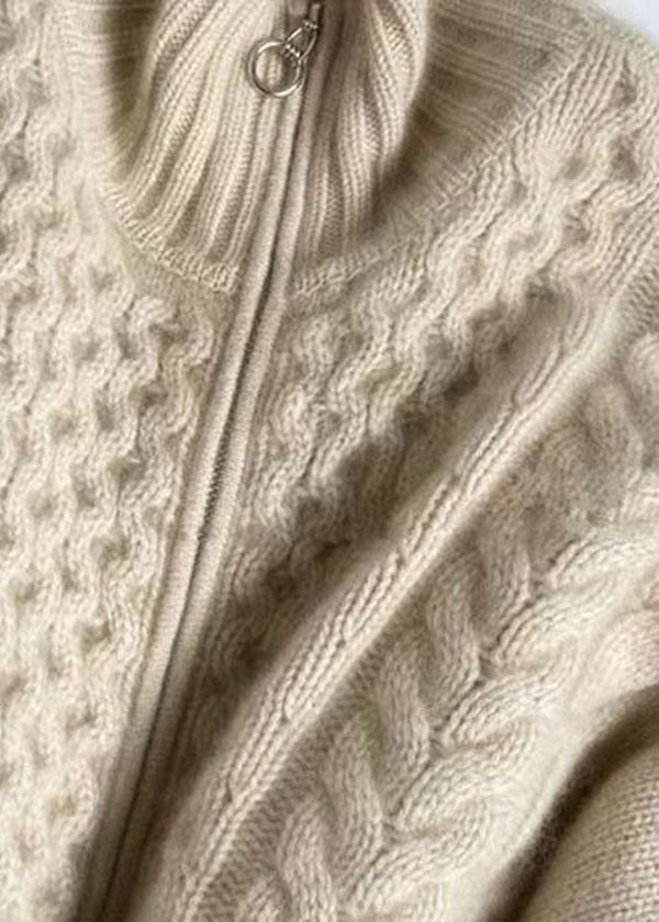 Gisela – Weiche Strickjacke mit hohem Halsausschnitt