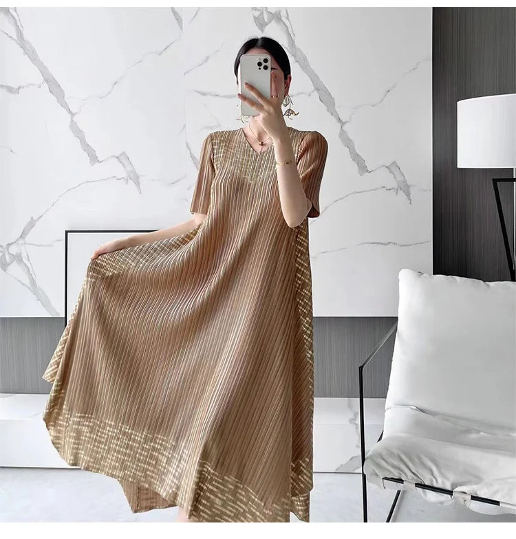 Mitzie – Flatterndes Plissiertes V-Ausschnitt Lockeres Kleid