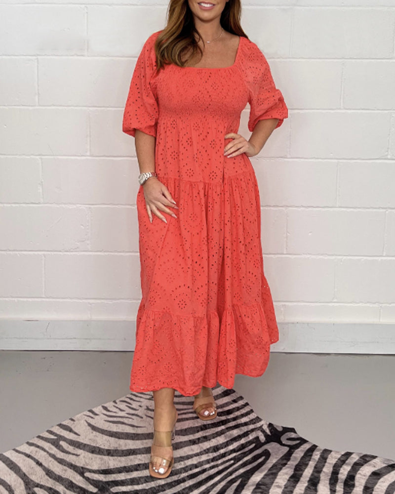 Adelheid - Einfarbiges, hohles Kleid mit eckigem Kragen Rot