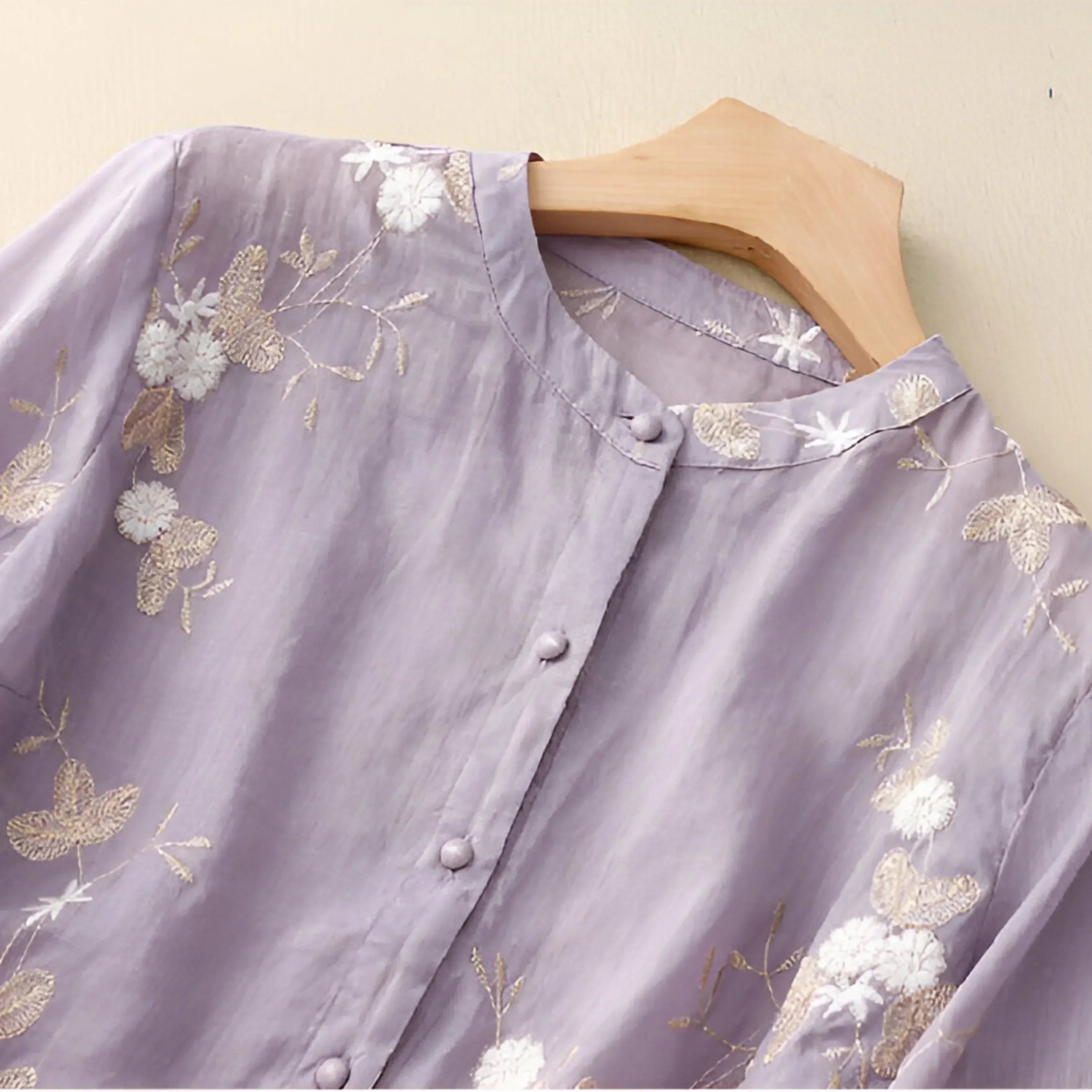Bertille- Oberteil aus Baumwollstoff mit Stickerei Violett 2