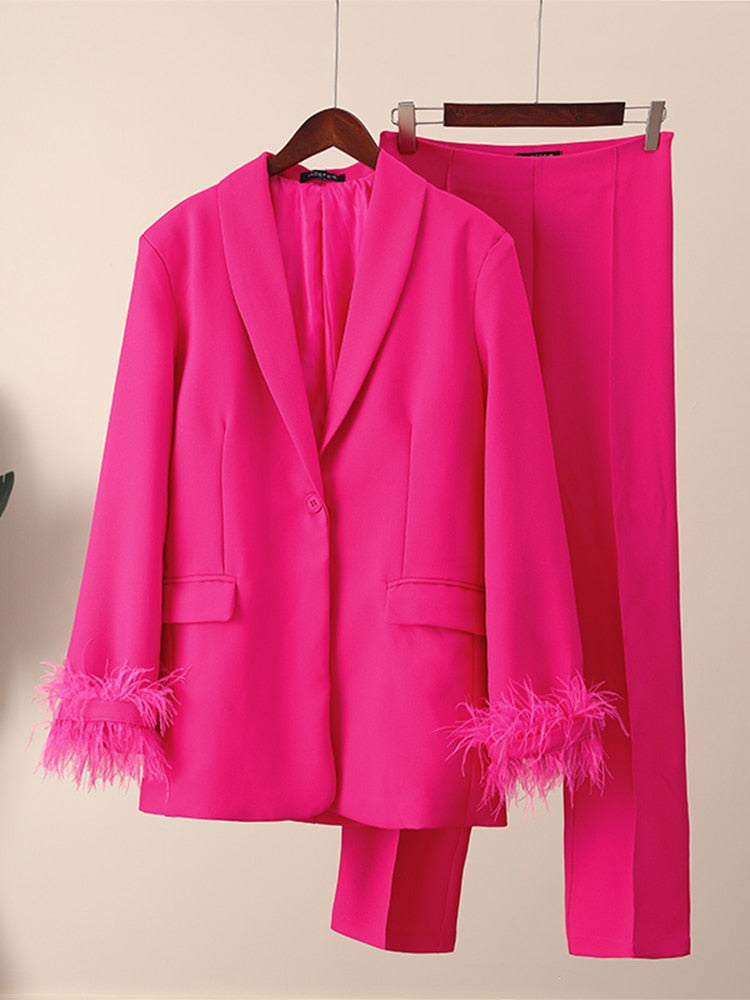 Bettina – Rosa Ensemble mit Federn