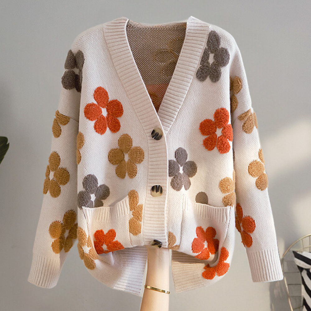 Vanessa – Strickjacke mit charmantem Blümchenmuster