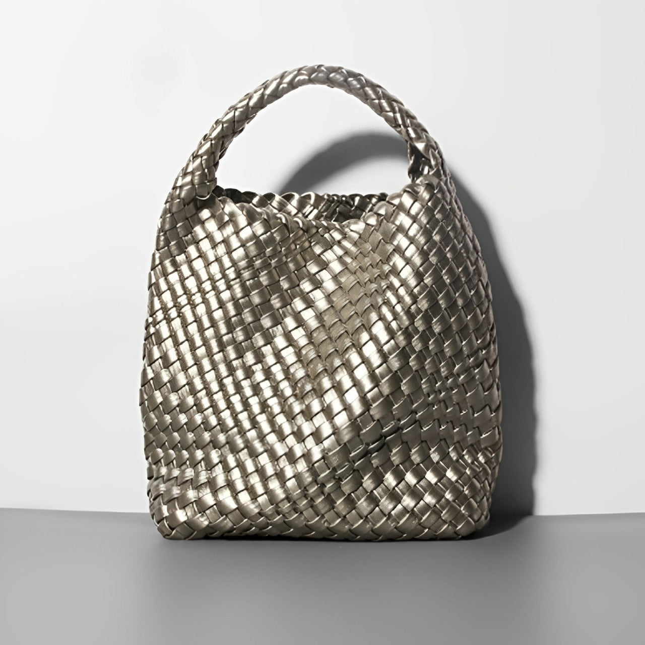 Dianne - Weiche Leder-Eimertasche handgefertigt Silbergrau