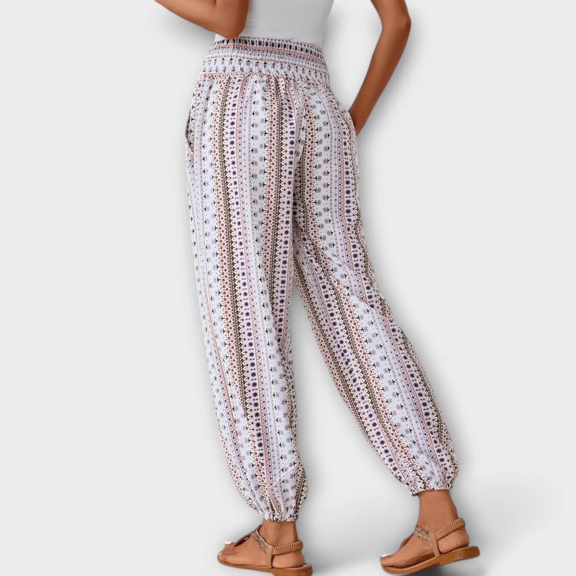 Dilia – Weite Hose mit Ethno-Muster Weiß 2