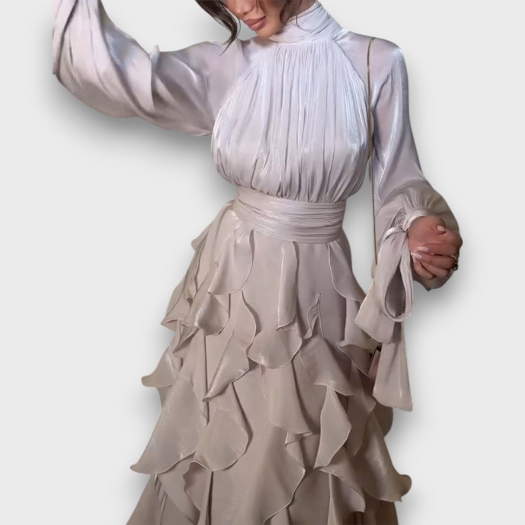 Edda – Fliessendes Maxikleid mit Volantdrama Grau3