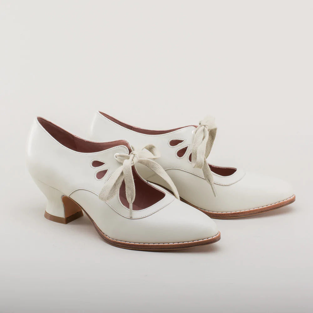 Fatime - Stilvolle Damenschuhe Mit Geschlossener Spitze WeiB