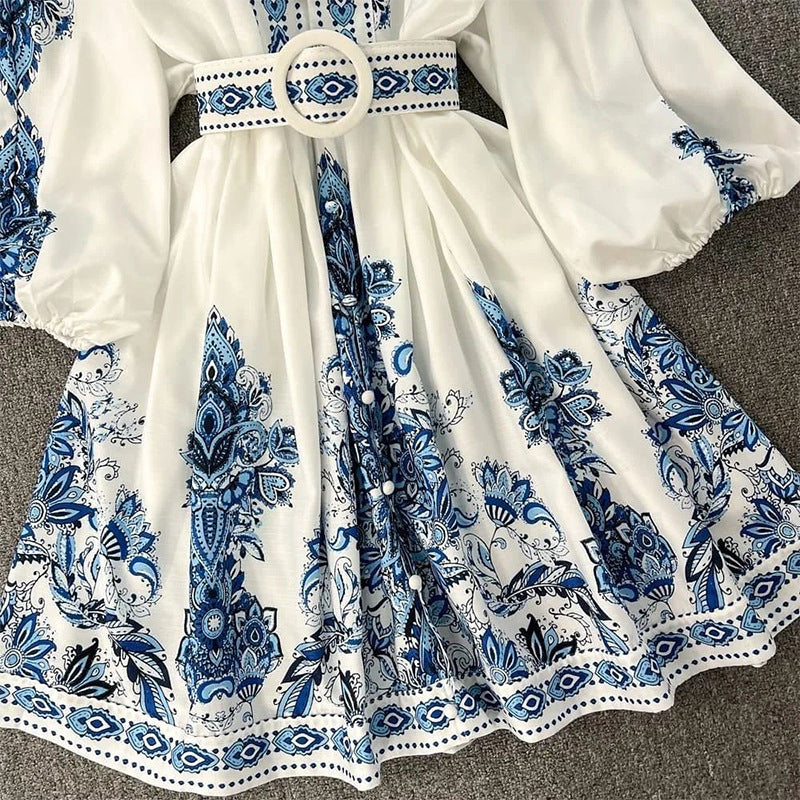 Heide – Eng anliegendes besticktes Minikleid 2