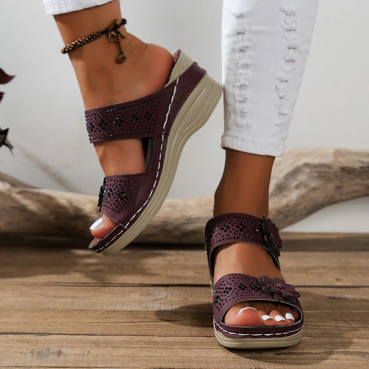 Hennie- Geblümte Keilsandalen
