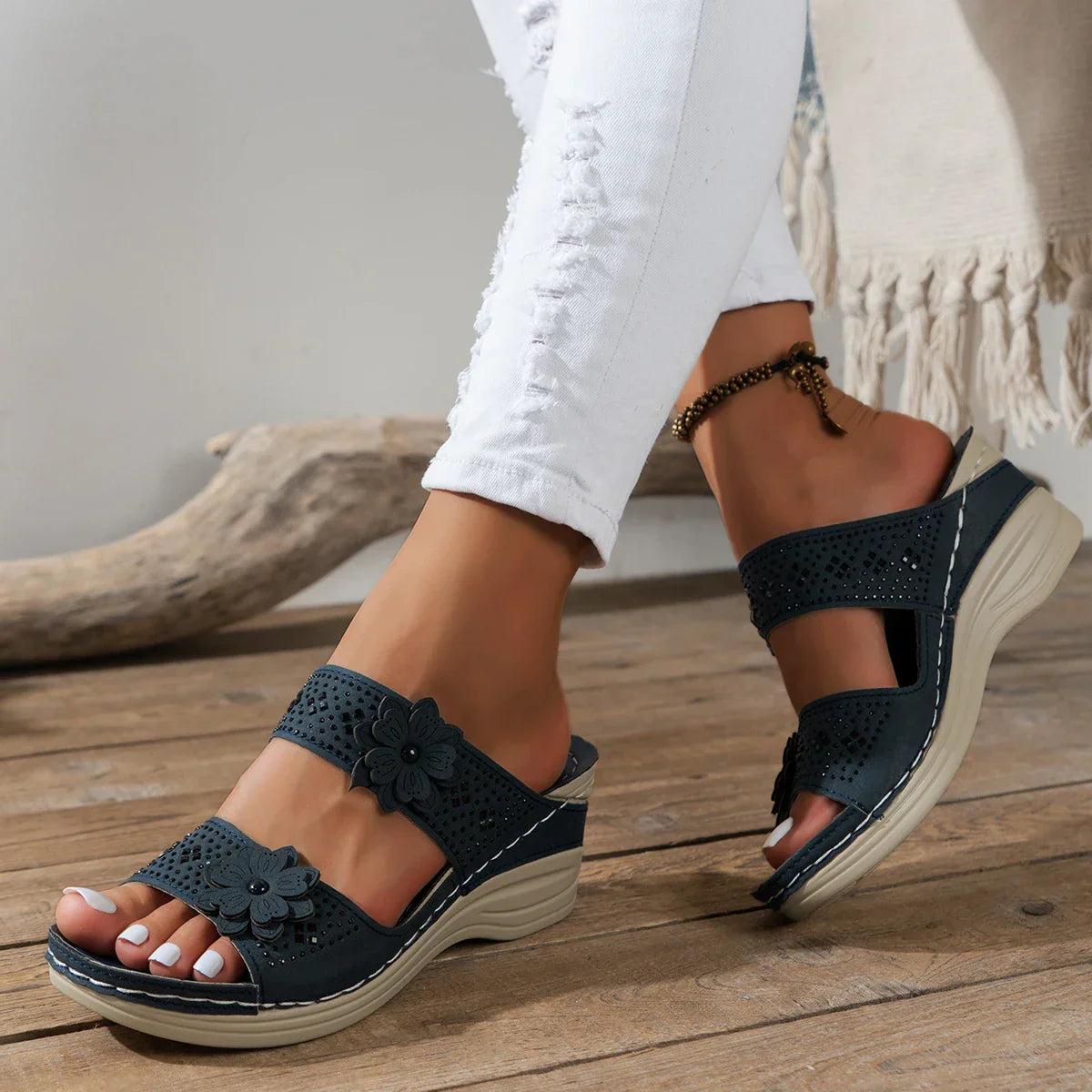 Hennie- Geblümte Keilsandalen Cyan