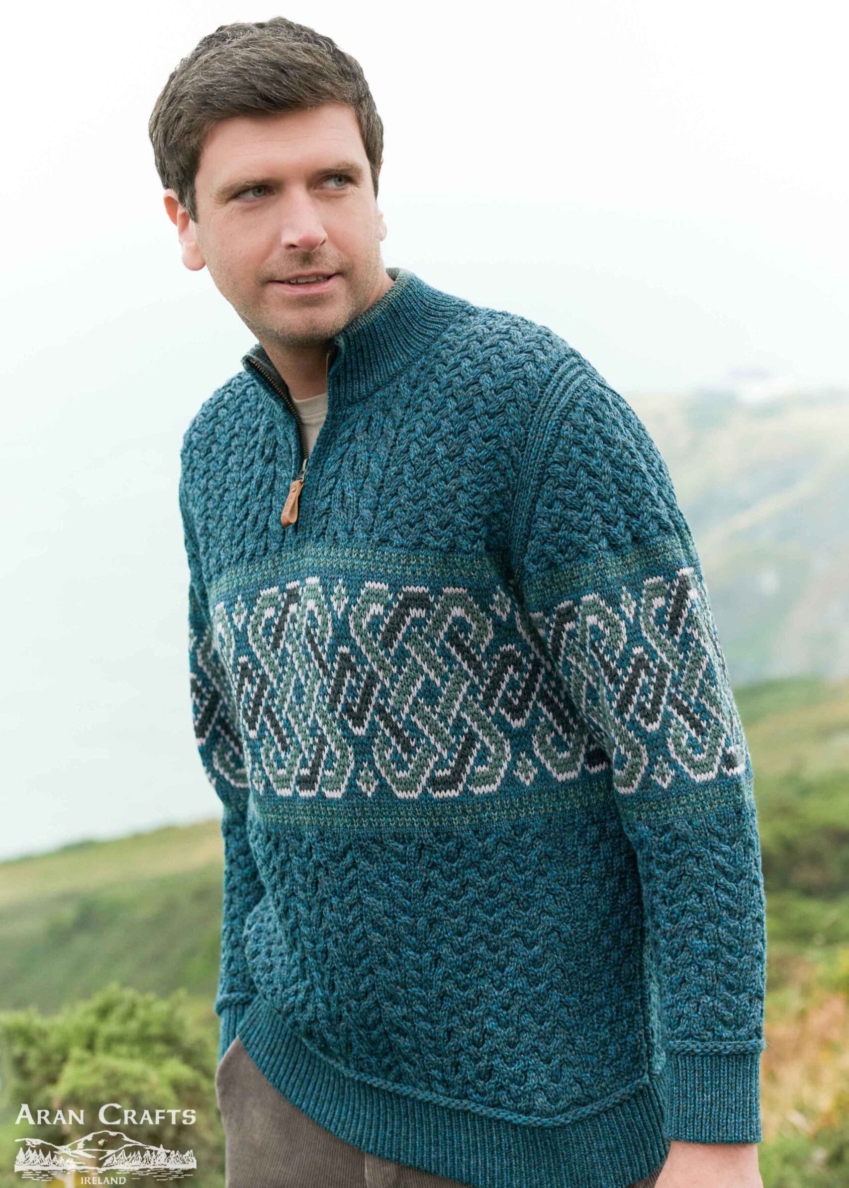 Hermann - Aran Crafts Pullover mit Jacquardmuster Pfau