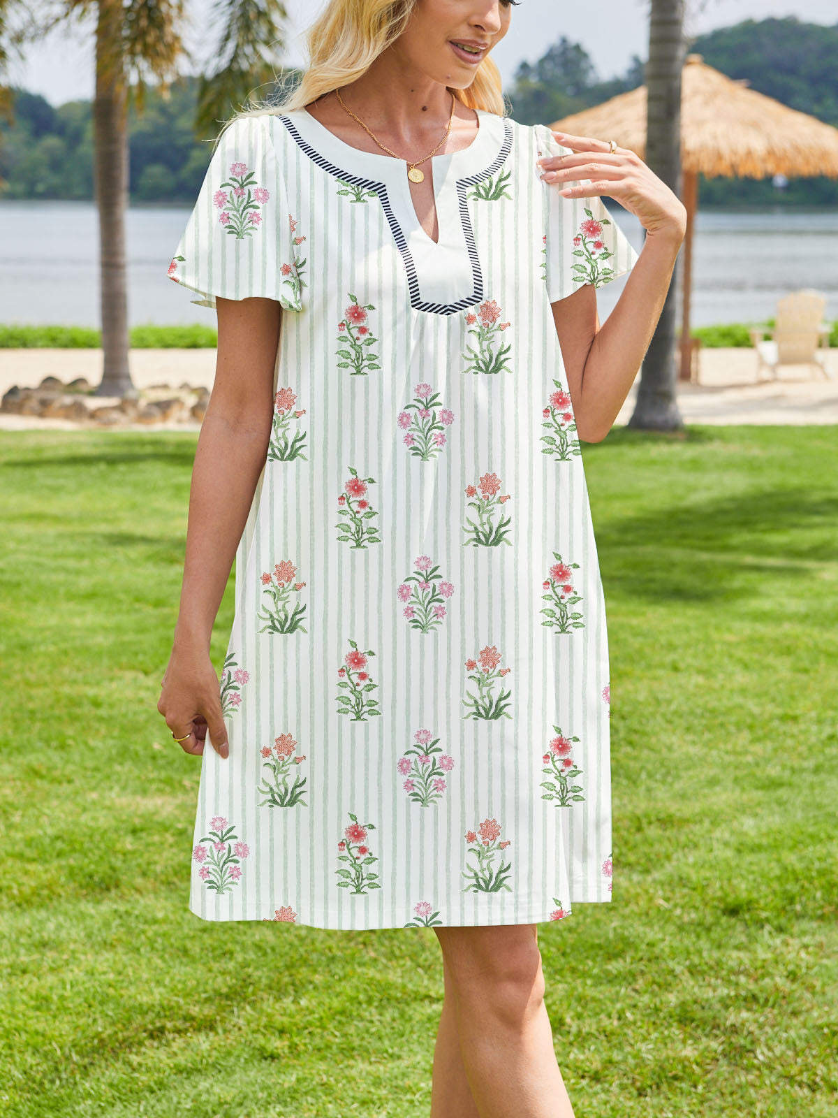Hristina – Besticktes Kleid mit Blumenmuster im Shift Stil Weiß 5