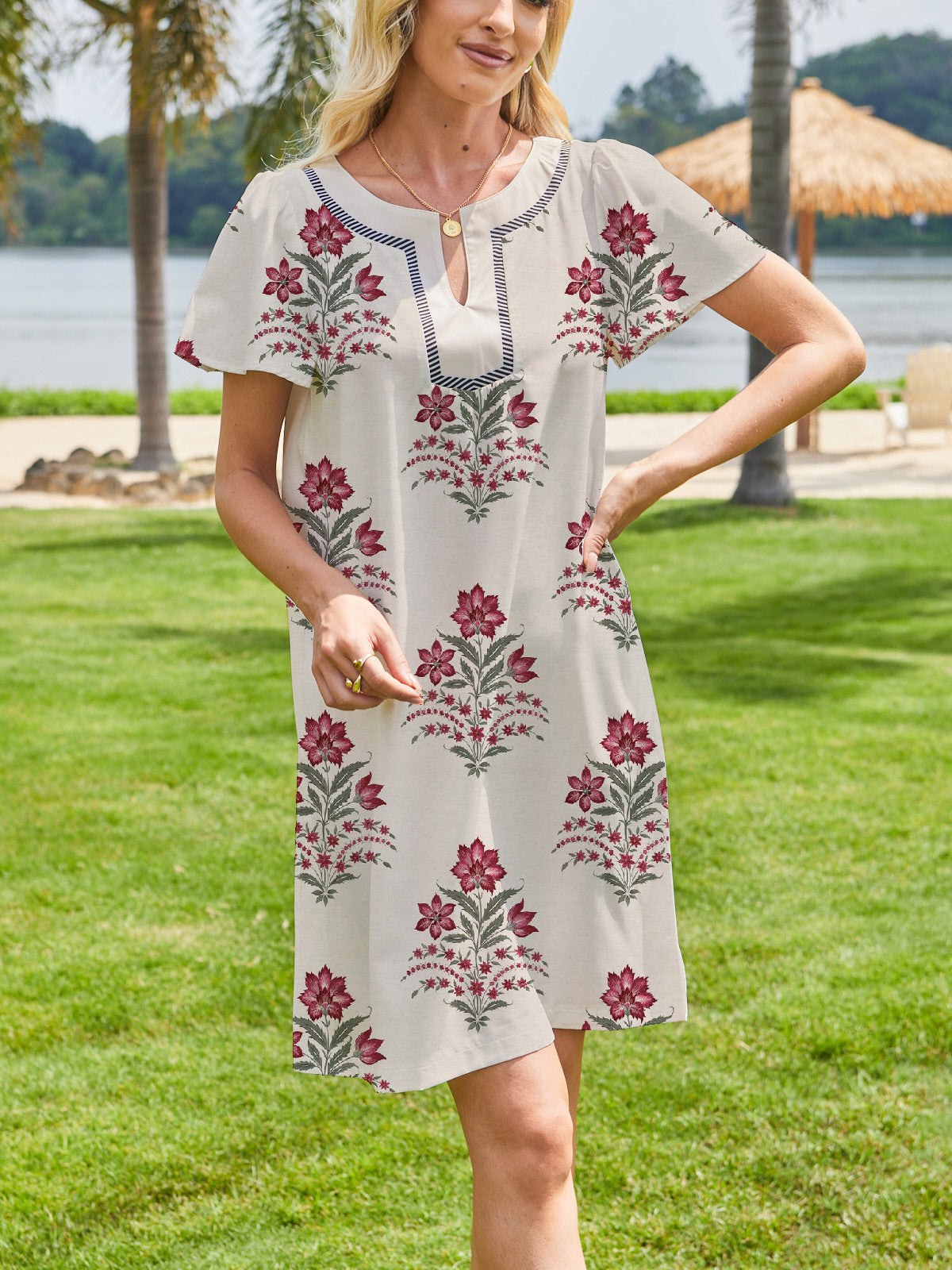 Hristina – Besticktes Kleid mit Blumenmuster im Shift Stil Weiß 6