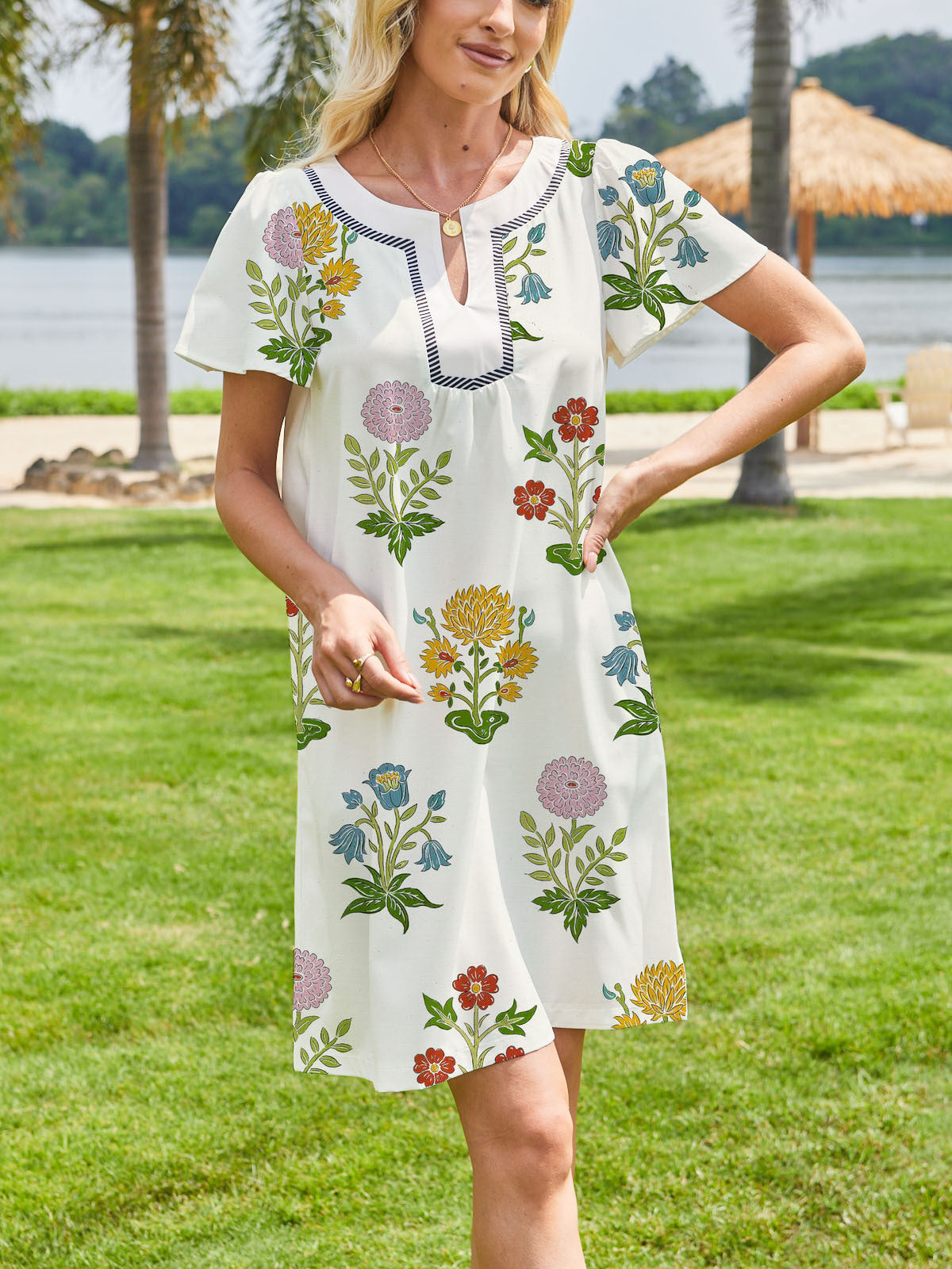 Hristina – Besticktes Kleid mit Blumenmuster im Shift Stil Weiß 7