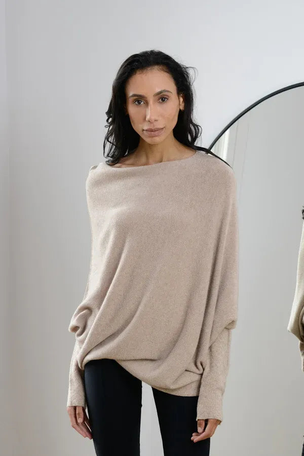 Sabrina – Asymmetrischer Pullover mit Drapierung