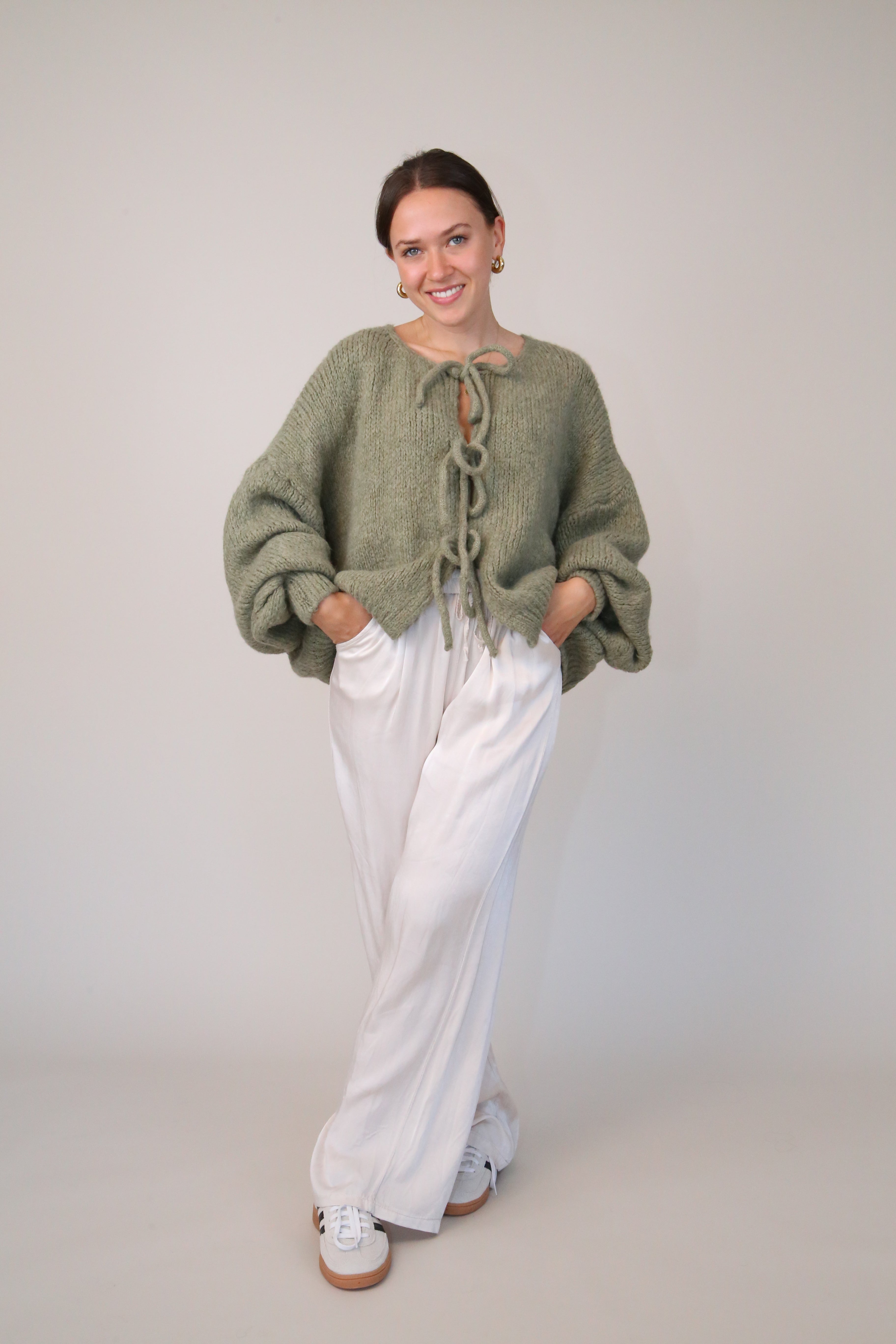 Emma – Eleganter Damen Cardigan mit Schleifen
