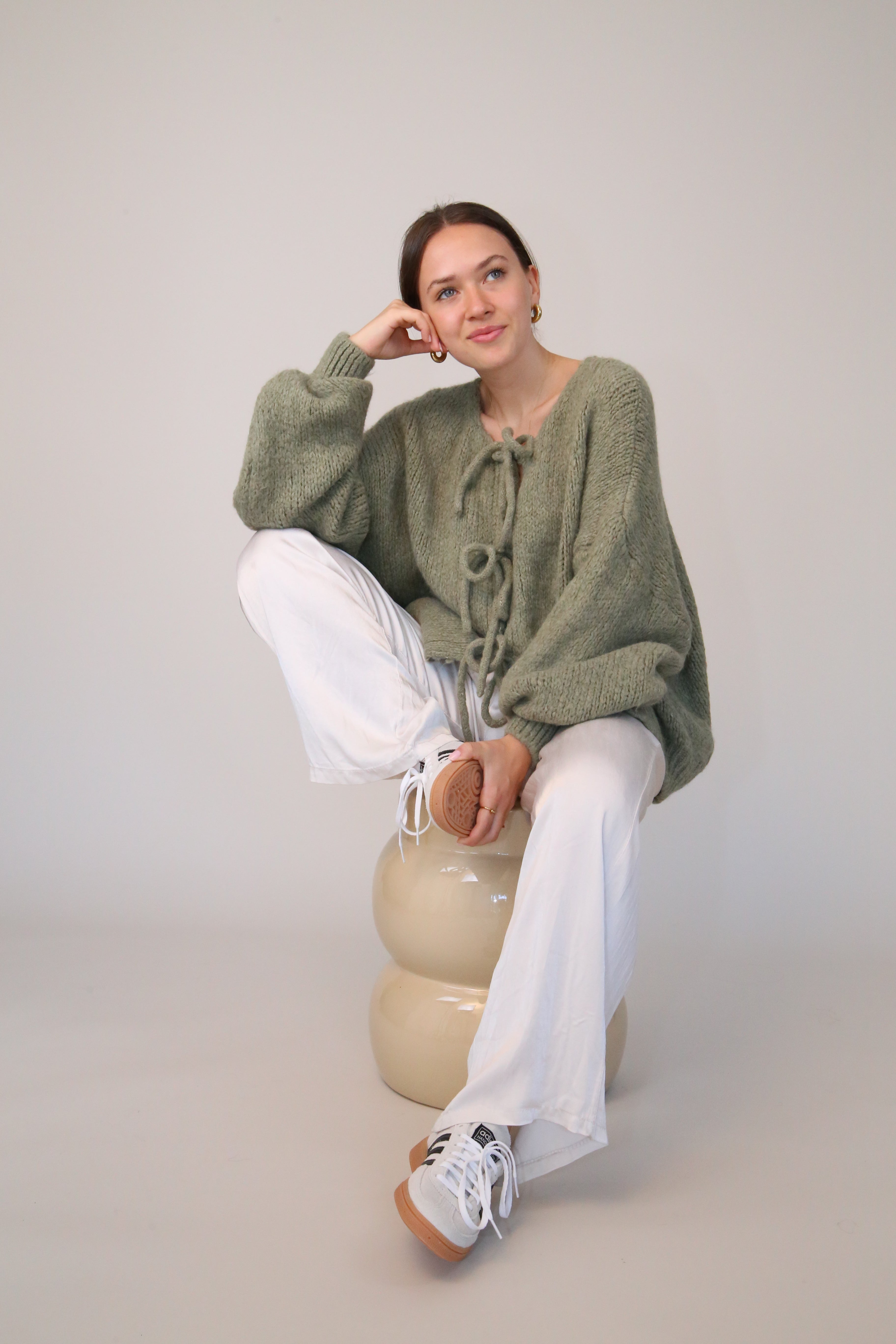 Emma – Eleganter Damen Cardigan mit Schleifen