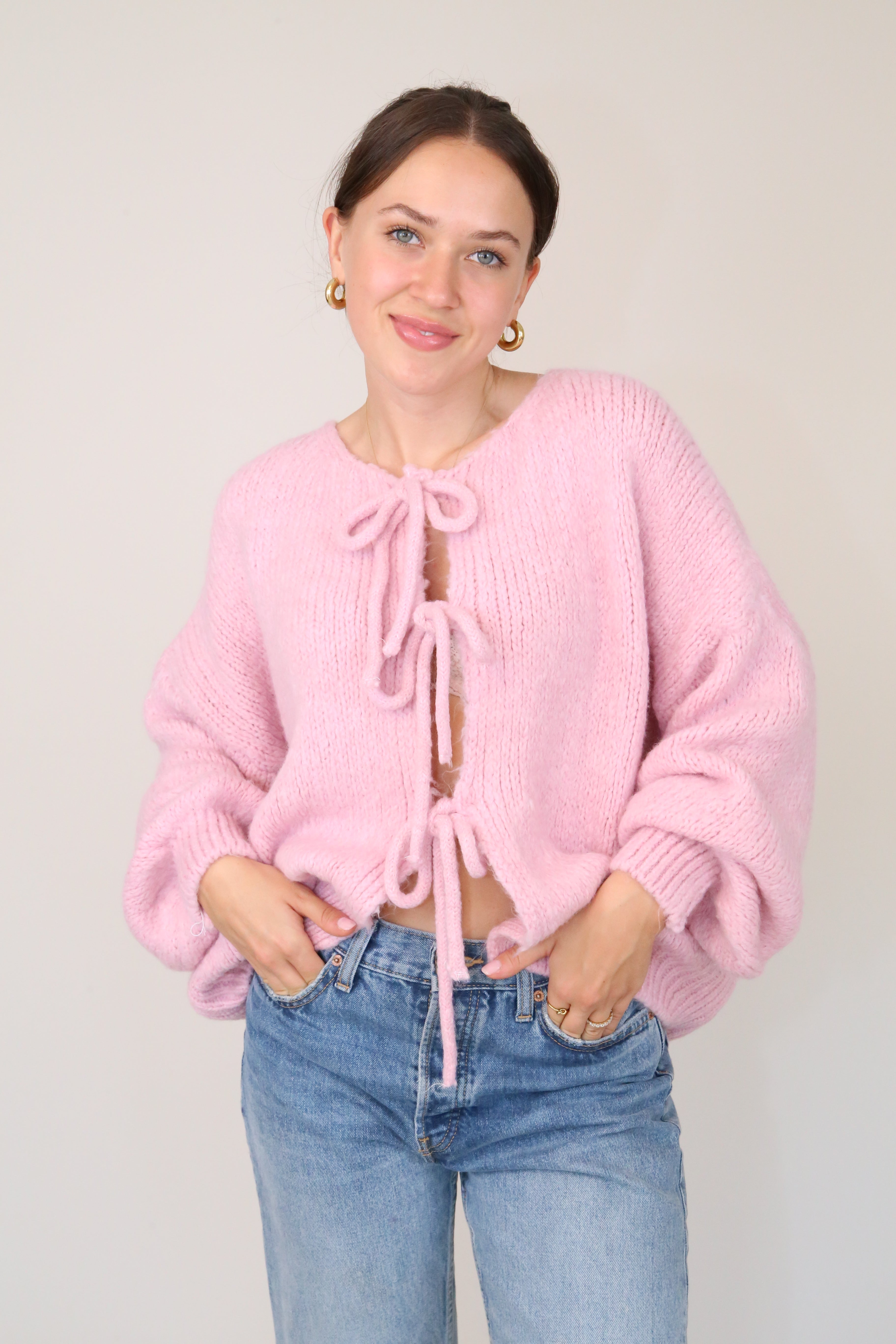 Emma – Eleganter Damen Cardigan mit Schleifen