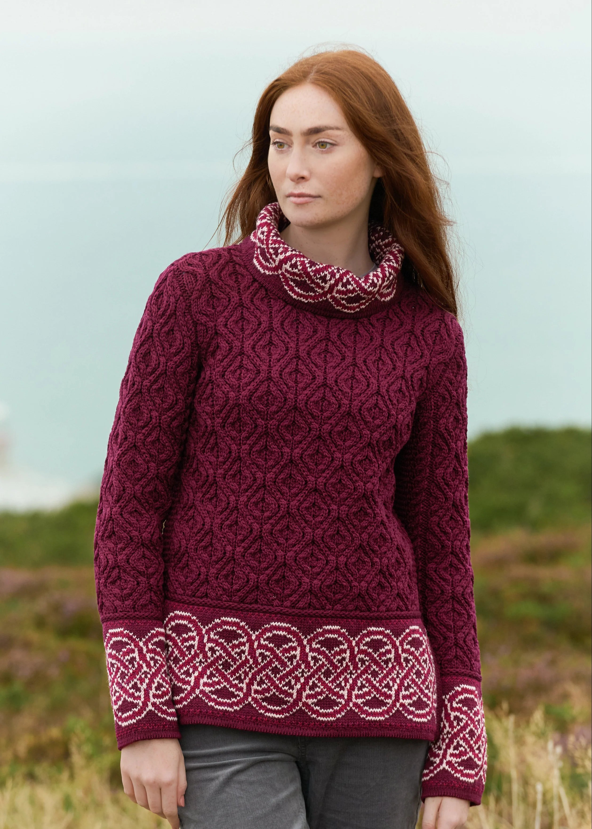 Ingrid - Aran Crafts Damenpullover mit keltischem Design Haferflocken Wein