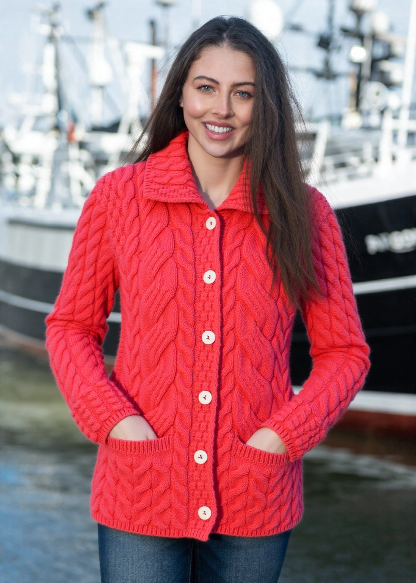 Isolde - Belcarra Damen Aran Strickjacke Koralle – Ausverkauf