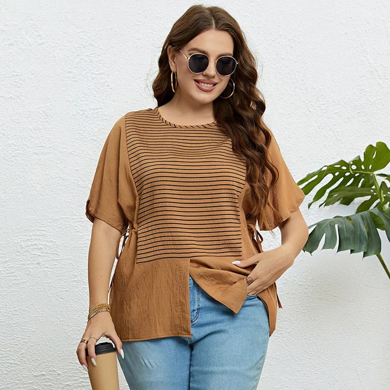 Naila- Knoten-Kunstwerk Gestreiftes T-Shirt Khaki
