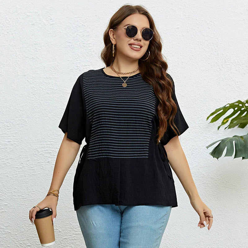 Naila- Knoten-Kunstwerk Gestreiftes T-Shirt Schwarz