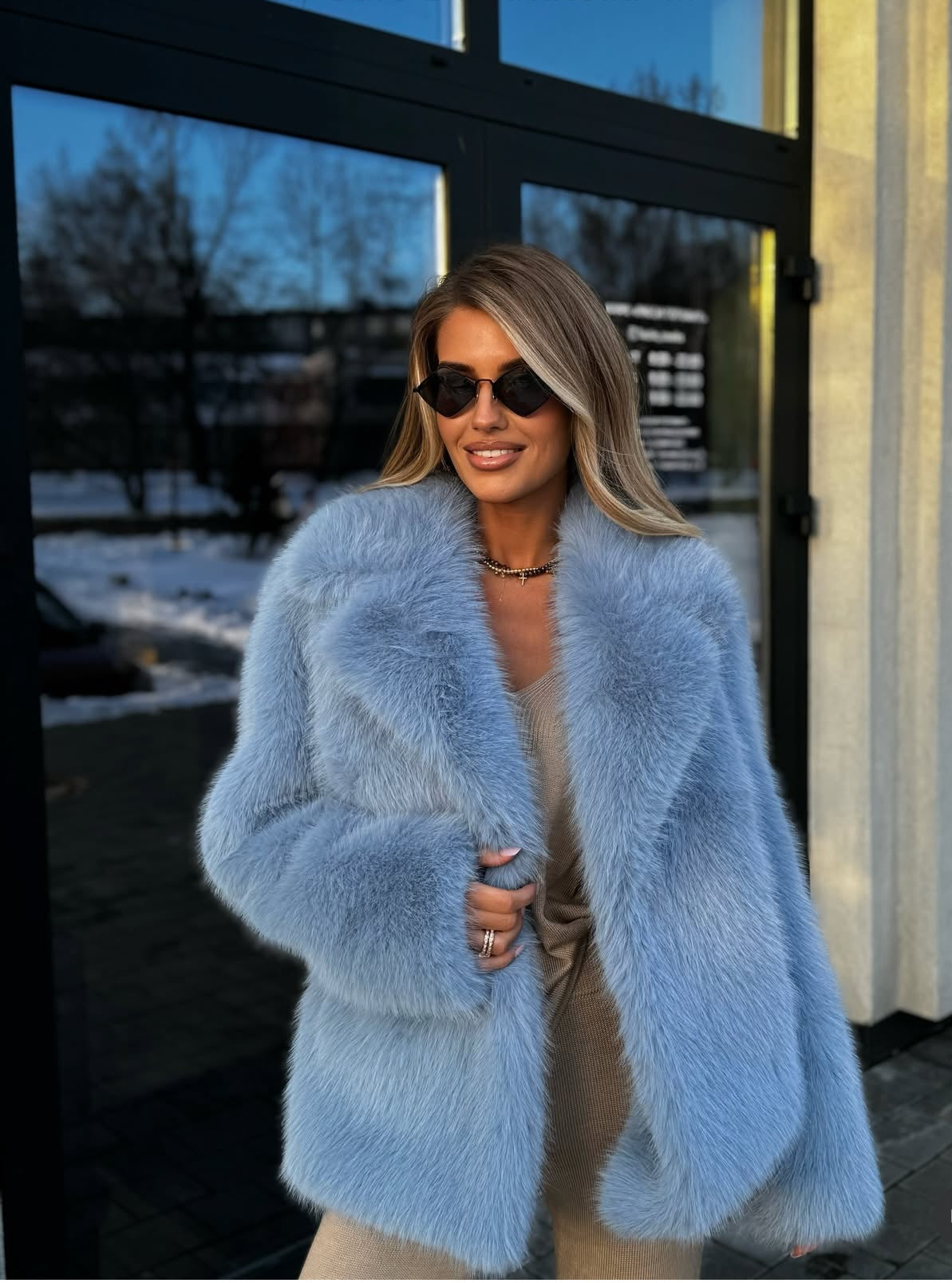 Perla - Wasserfeste Kunstpelzjacke mit Satinfutter Hellblau