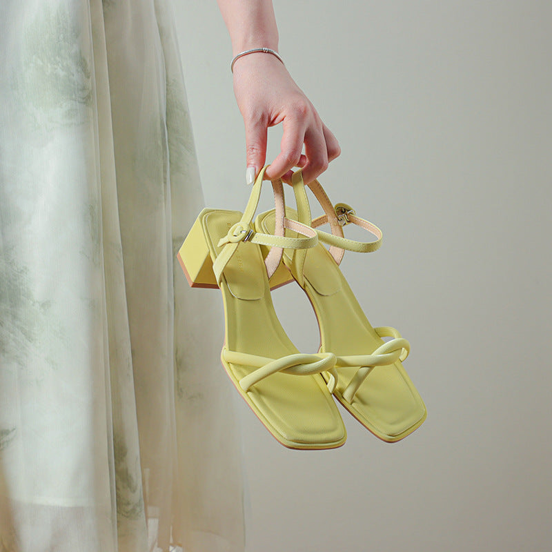 Petra- Damen Stylische Blockabsatzsandalen mit verstellbaren Riemen Gelb