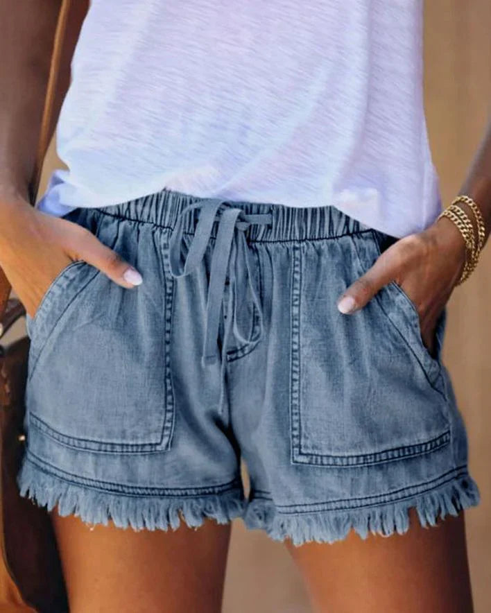 Queena – Farbige Jeansshorts Blau
