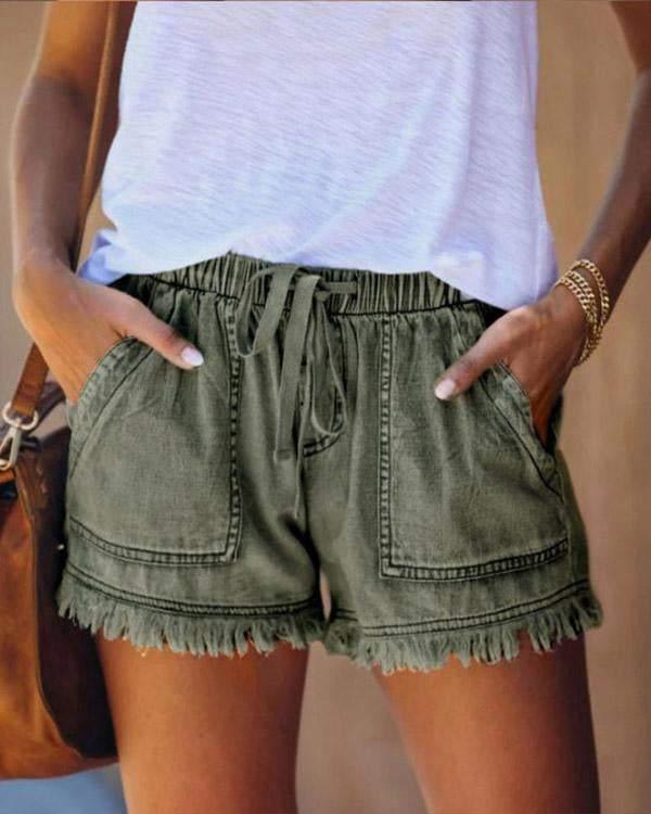 Queena – Farbige Jeansshorts Grun