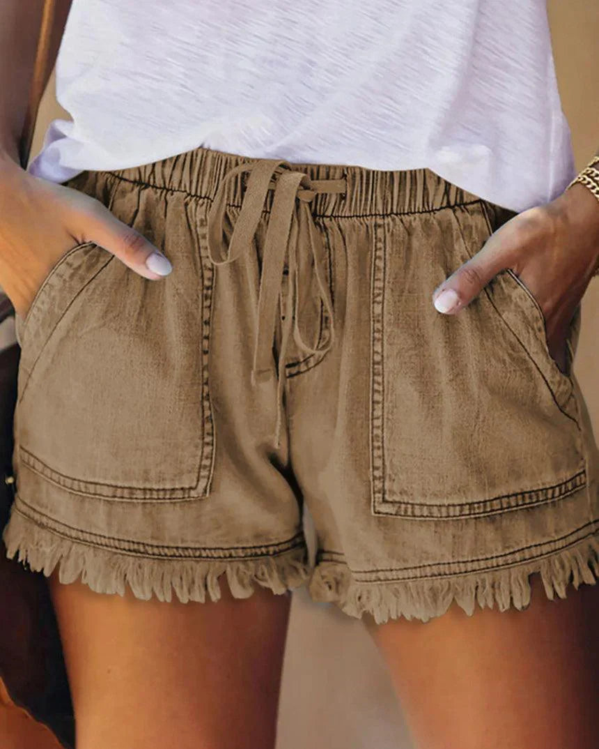 Queena – Farbige Jeansshorts khaki