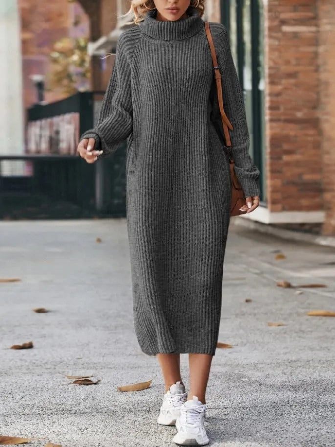 Langes Strickpullover-Kleid mit hohem Kragen
