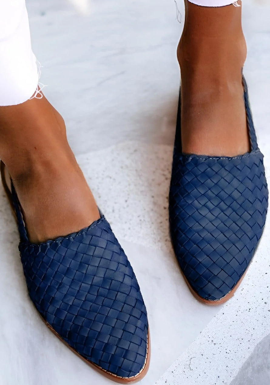 VERA - FLACH GESCHNITTENE SANDALEN MIT FLECHTMUSTER Blau
