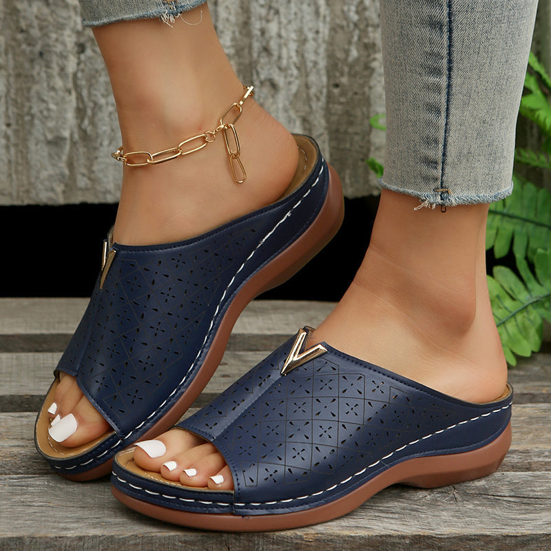 Vanessa - Sandalen mit offener Zehenpartie und Gold-Emblem Blau