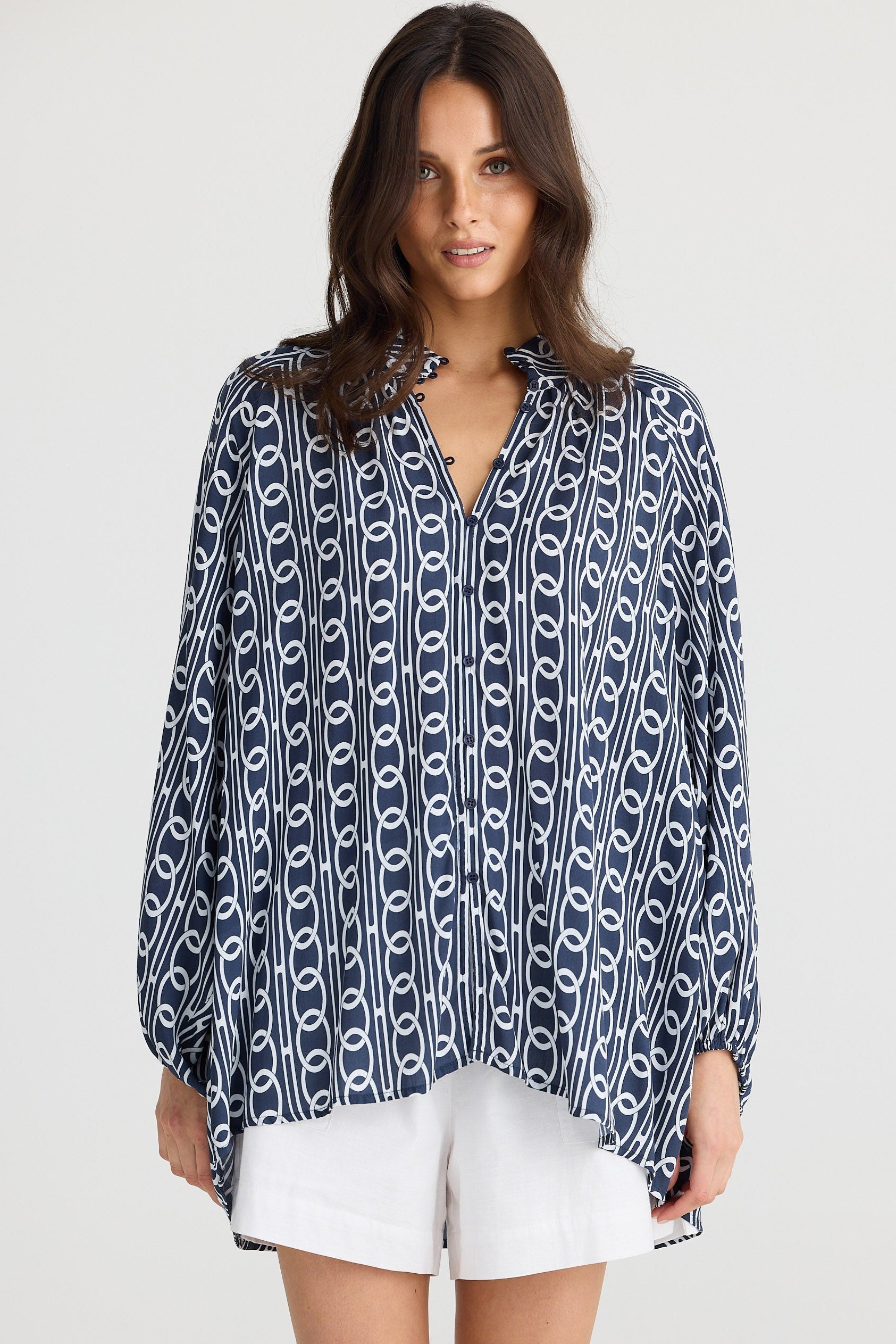 Yleni - Elegant Blouse with Stand Collar - Dunkelblau