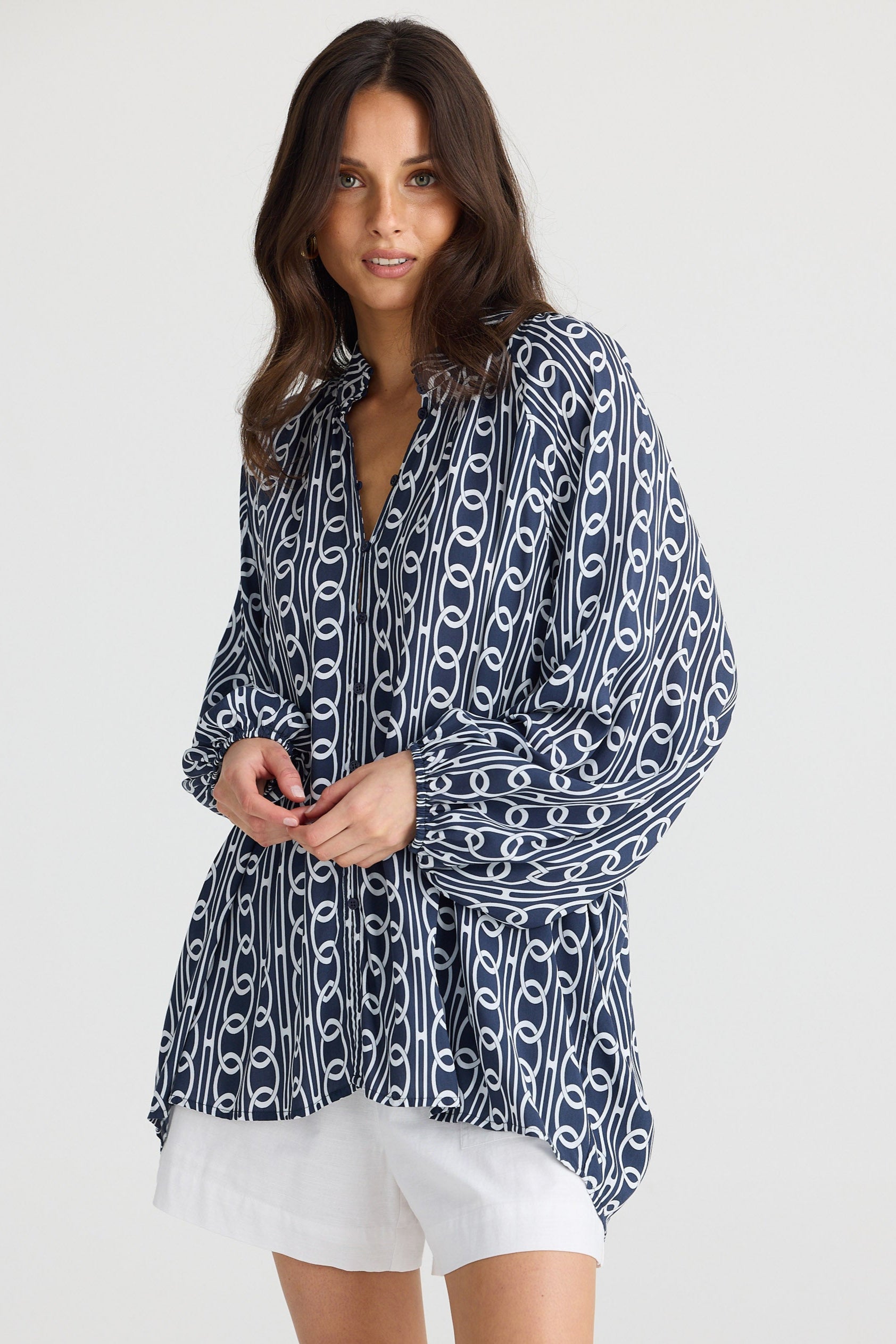 Yleni - Elegant Blouse with Stand Collar - Dunkelblau 2