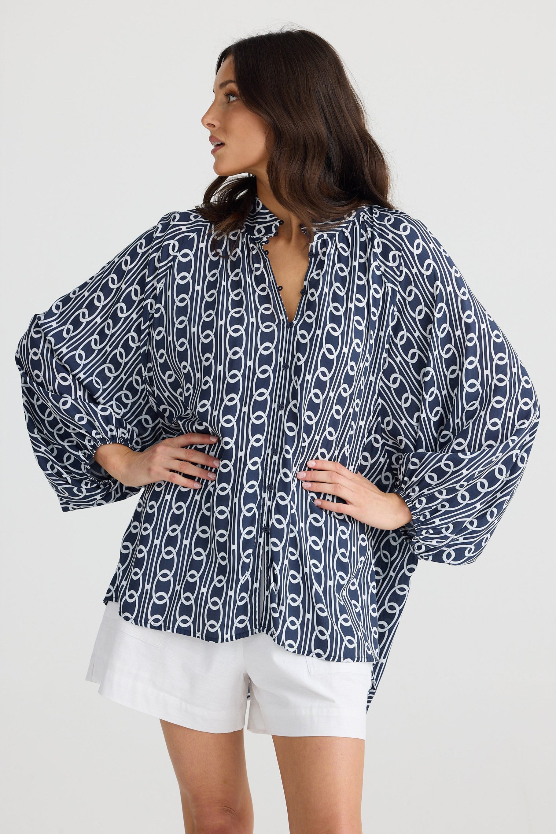Yleni - Elegant Blouse with Stand Collar - Dunkelblau 3