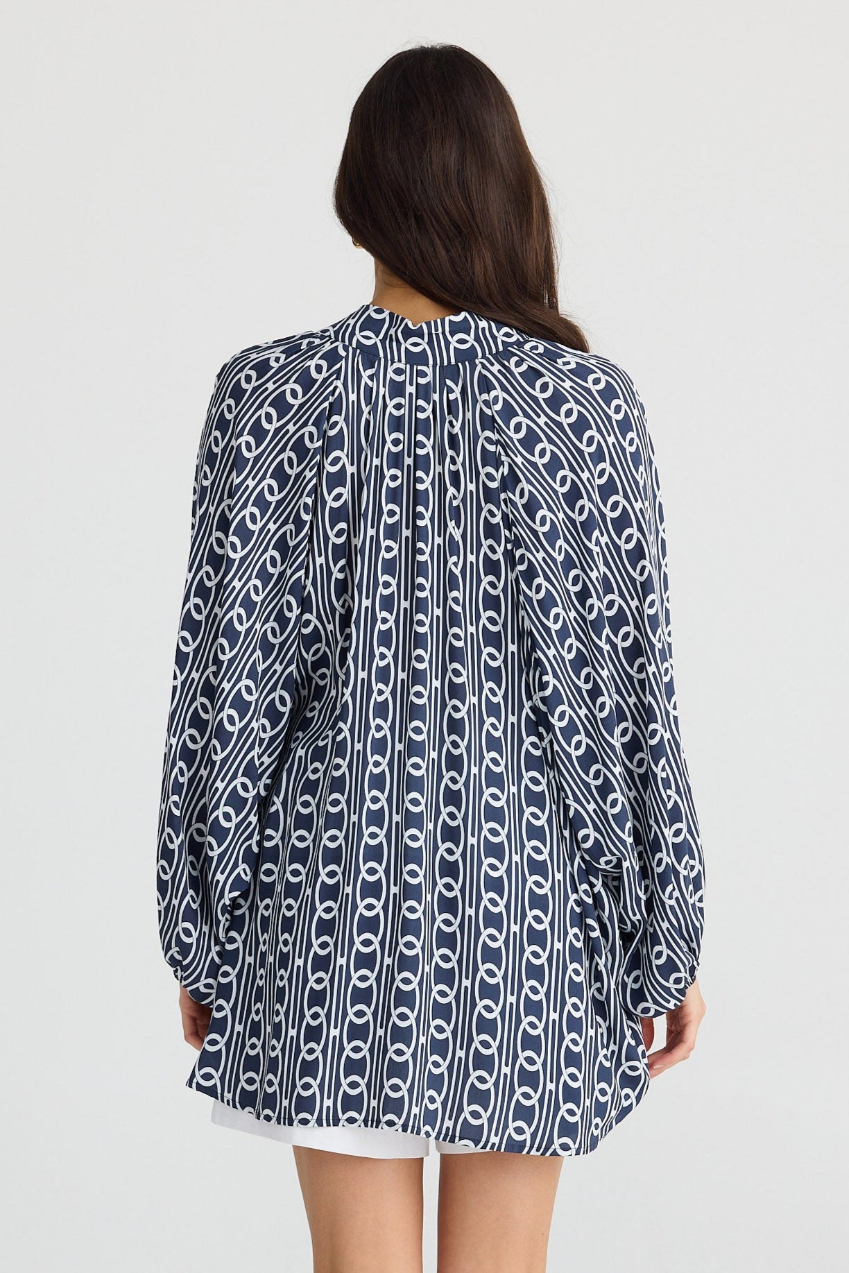 Yleni - Elegant Blouse with Stand Collar - Dunkelblau 4