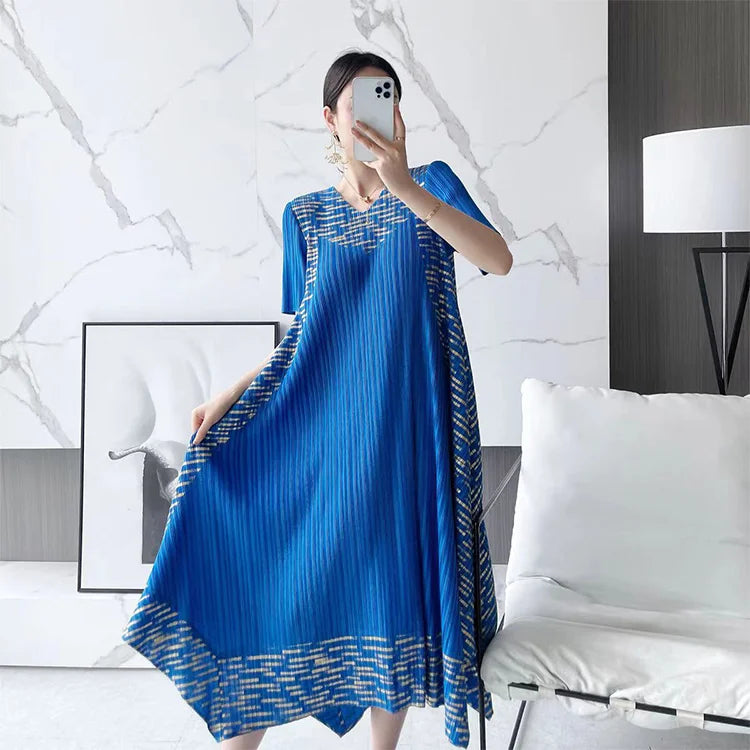 Mitzie – Flatterndes Plissiertes V-Ausschnitt Lockeres Kleid