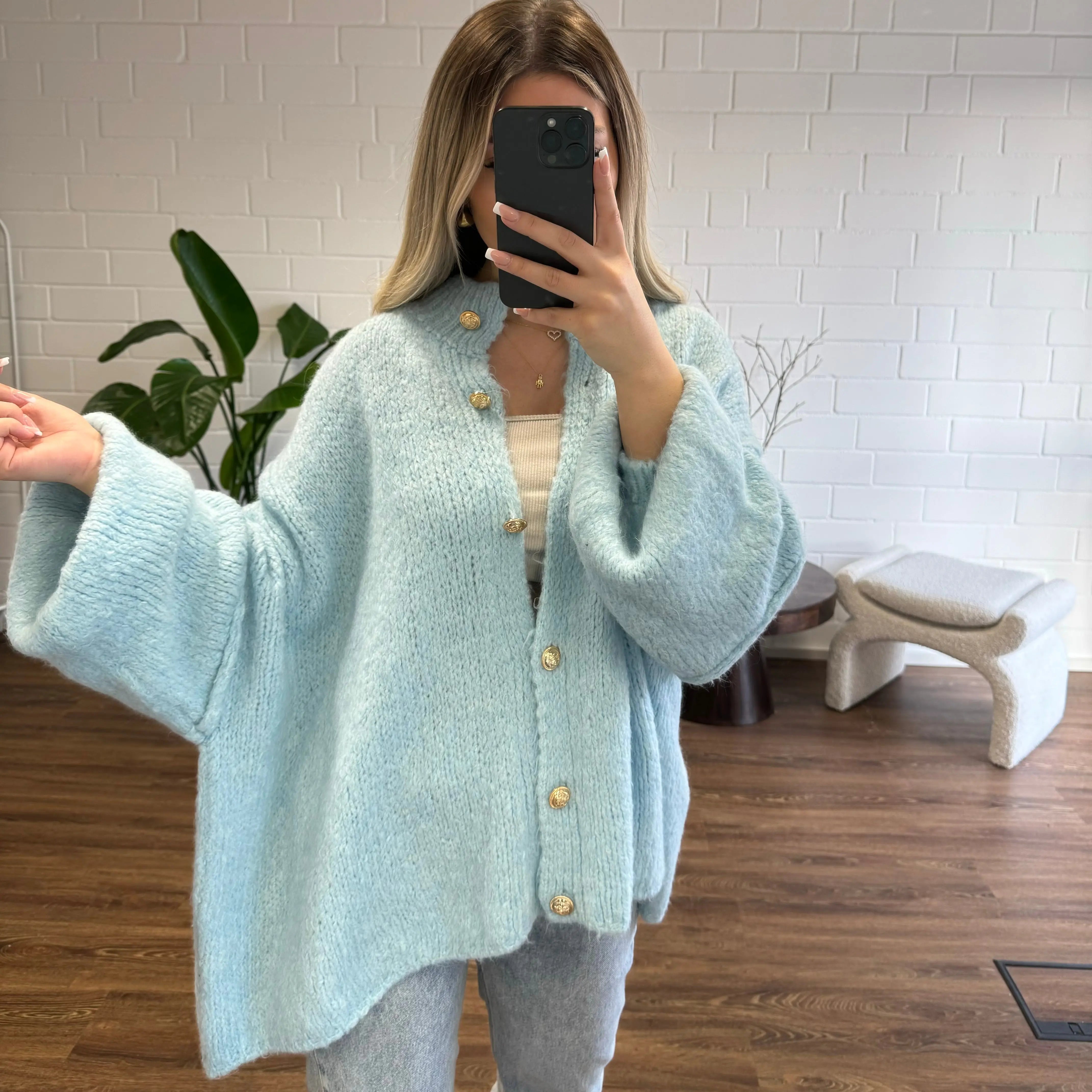 Simone - Damen Oversize Strick Cardigan mit Goldknöpfen