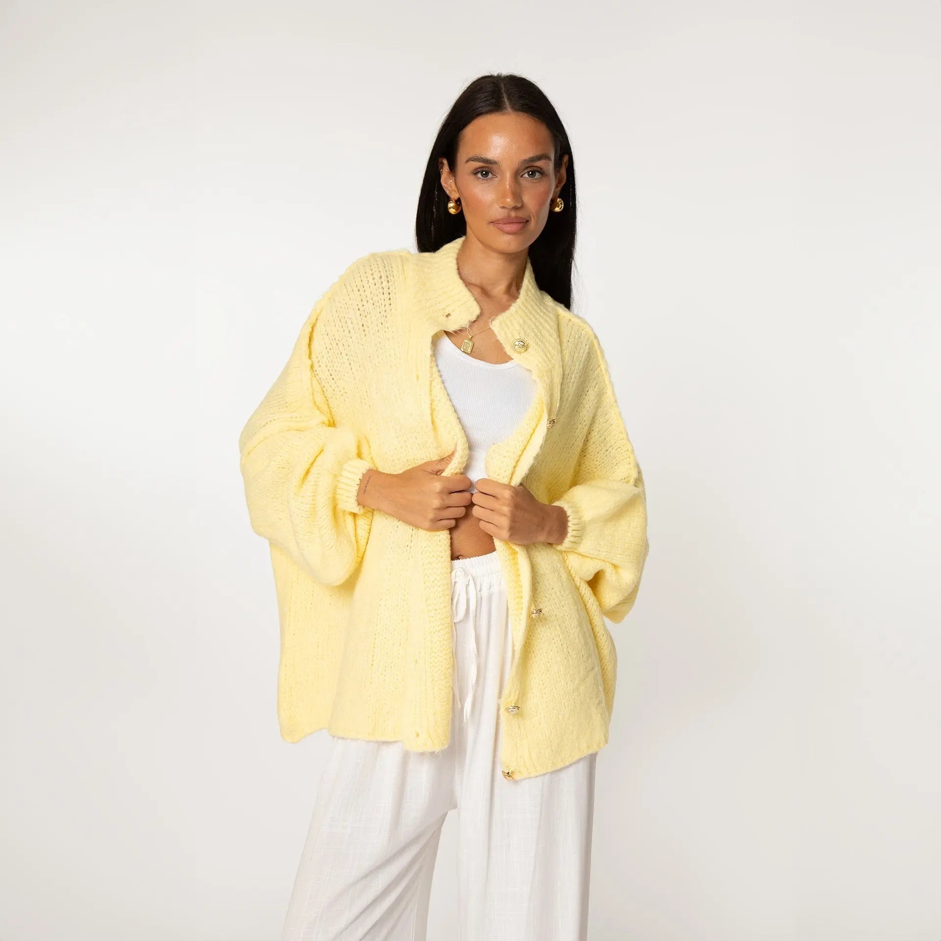 Simone - Damen Oversize Strick Cardigan mit Goldknöpfen