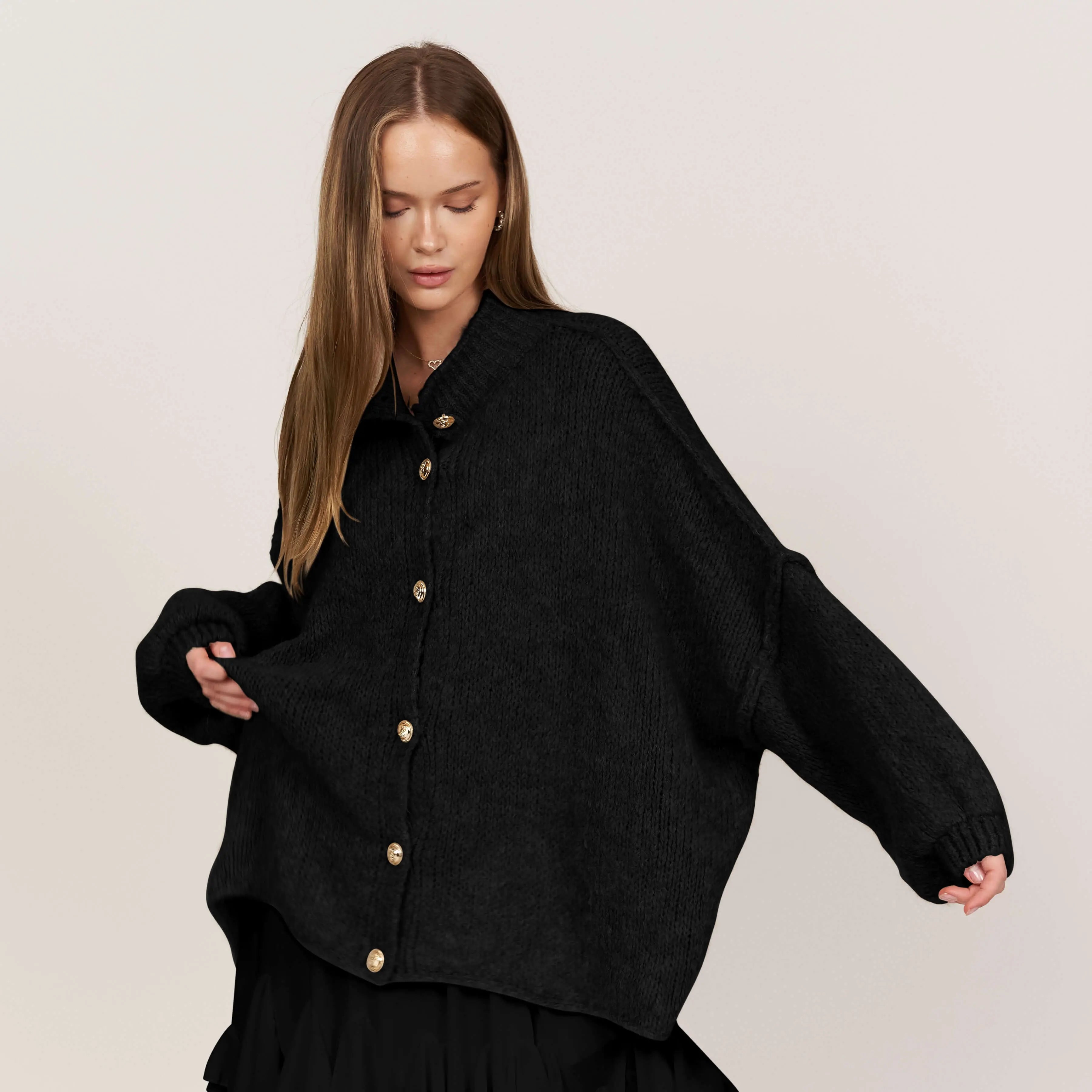 Simone - Damen Oversize Strick Cardigan mit Goldknöpfen