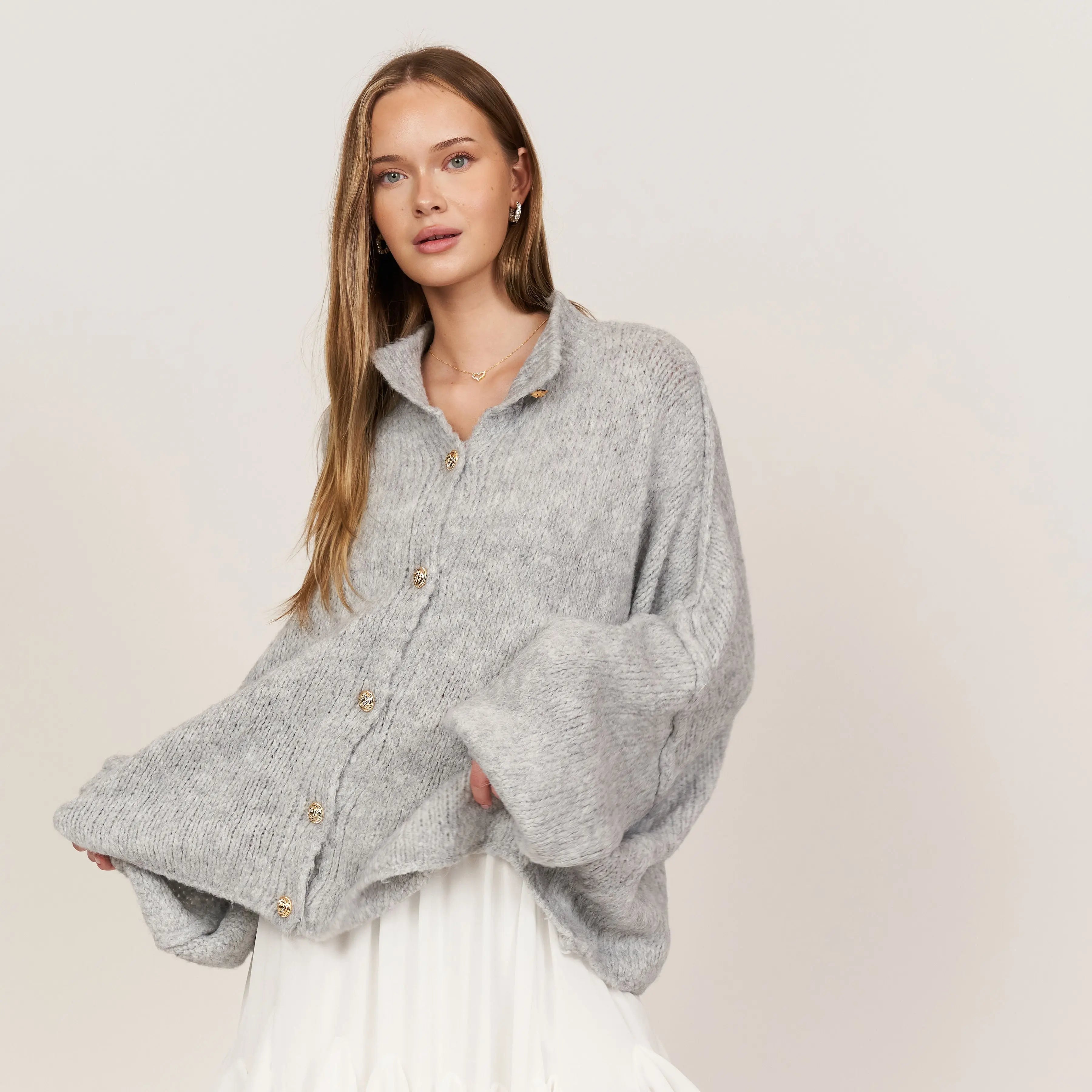 Simone - Damen Oversize Strick Cardigan mit Goldknöpfen