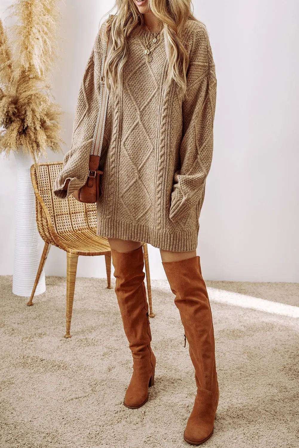 Thea – Weit Geschnittenes Strickkleid Mit Zopfmuster